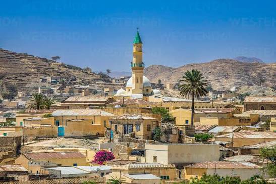 I pionieri di Cheren: Casciani, De Nadai, Acquisto Nel cuore dell'Eritrea, tra le colline dell'Anseba e il cielo limpido di Cheren, si sviluppò una delle più affascinanti storie di colonizzazione agricola