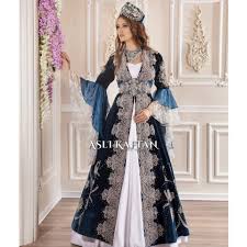 Nergis Nergis Adli Kullanicinin Kiyafet Panosundaki Pin Moda Stilleri The Dress Boncuk Elbise
