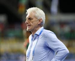 Cameroon's national football team belgian coach hugo broos looks on. Cac5o69au3q0jm