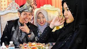 Ally iskandar pilih gadis temerloh sebagai isteri. Janji Allah Pasti Be Happy Farah Lee