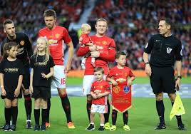 Wayne rooney, tayler ryan ve 21 yaşındaki arkadaşı elise melvin ile sabaha kadar parti yaptıktan sonra görüntülerin sızmasıyla şoke oldu. Kai Rooney Kissing Lil Bro Cass Mac Is The Cutest Photo Ever Shared By Wayne Or Coleen Ibtimes India