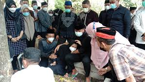 Maybe you would like to learn more about one of these? Teriring Doa Dan Tangis Pemakaman Dr Endah Wahyu Utami Istri Wakil Bupati Bojonegoro Bojonegoro Com