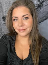 Just woke up so let's get some makeup on!! 😜 Using: Amber/mango Palace  Olive Bella Melody cheek Suede Ibiza Chai, bubba, trust, drift