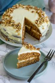 Die topper ist single, einseitig mit weißer rückseite. So Backst Du Den Perfekten Carrot Cake Mit Frischkase Wie Von Starbucks