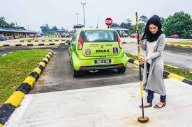 Bolehkah seseorang yang ingin belajar memandu gunakan keretanya sendiri? Cara Cara Mengambil Lesen Memandu