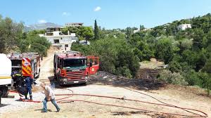 Φούντωσαν τα ξερά χόρτα glomex Ypo Elegxo H Fwtia Sto Rema Kokkinara Sthn Khfisia