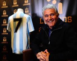 Director tecnico, ex jugador de arsenal, independiente, nantes, valenciennes y seleccion argentina. Jorge Burruchaga Y Ricardo Bochini Una Espera De Mas De 30 Anos Que Valio La Pena
