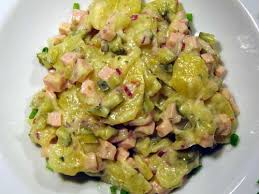 Una vez rellenas las tripas cerramos dando vueltas a las tripas o cerramos con hilo de cocina o de cáñamo. Cocina Alemana