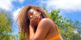 1 ranked tennis player naomi osaka takes to instagram to answer questions from fans. Naomi Osaka Shows Off Toned Butt Abs In Orange Bikini Instagram