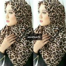 Dengan pelbagai pilihan dan lambakan tudung di pasaran, pasti mengelirukan terutama anda yang mementingkan gaya dan. Ig Secretscarfs On Twitter Tudung Bawal Leopard New Stock Read Caption In Photo Twt Product Twt Kecantikan Twt Tudung