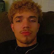 Armando Bueno (@MandosWorldd)