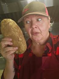 La La's Kitchen Clean French Fries Preparation in Downtown Oshawa