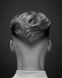 Dessus en avant avec frange crop et côtés undercut. Coiffure Homme Quelles Sont Les Tendances De L 039 Annee 2021