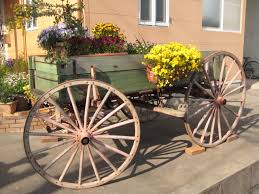 荷馬車が ゆれる しかしこれは、もともとの「ドナドナ」の歌詞とは異なる。 英語の歌詞を 渡辺美奈子氏が訳したもの によれば、本来の歌詞は以下のようになる。 è·é¦¬è»Š Patisserie Epice