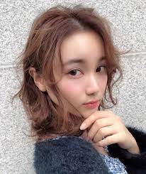 かきあげ前髪 前髪 前髪カット 顔まわりカット グレージュ on instagram 顔周りのに合わせカット 前髪はもちろんのこと 耳にかけた時の顔周りの髪 結んだ時のおくれ毛 トップや表面のふんわりしたニュアンスなど カットは hair designs my