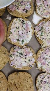 Uberbackene Kase Schinken Brotchen Video Rezept Video Rezepte Fingerfood Rezepte Filet Im Blatterteig