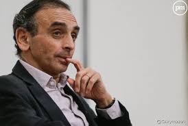 I had not always been impressed with his previous work, he is after all one of the system's journalists. Christine Kelly Actu Photos Et Biographie Puremedias