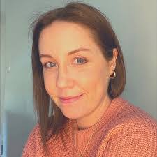 Hollie Wise's Instagram, Twitter & Facebook