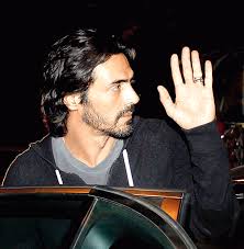 او دیدگاهی فمینیستی(زن گرایانه) و راحت. Arjun Rampal Ø£Ø±Ø¬ÙˆÙ† Ø±Ø§Ù…Ø¨Ø§Ù„