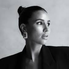 Karin Bello's Instagram, Twitter & Facebook