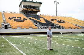 Driving distance from valdosta, ga to atlanta, ga. Scandal Erupts In Valdosta Georgia S Football Titletown The New York Times