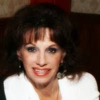 Linda Otto's Instagram, Twitter & Facebook