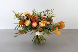Creamy roses, cafe au lait dahlias, and plenty of foliage will make for a gorgeous autumnal affair. 45 Best Fall Wedding Flowers Gorgeous Wedding Bouquet Ideas 2020
