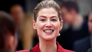 Her mother's name is caroline and she is a classical violinist. Rosamund Pike S Kids Are Teaching Her How To Speak Mandarin
