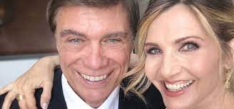 Silvio testi è il marito di lorella cuccarini, la showgirl oggi prof di ballo di amici. Lorella Cuccarini E Il Marito Silvio Testi Momenti Di Tensione Baritalia News