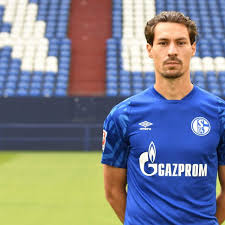 Benjamin stambouli is a french professional footballer who plays as a defender and midfielder and is currently a free agent. Schalke 04 Benjamin Stambouli Prolonge Et Pourrait Devenir Capitaine L Equipe