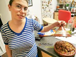 Adăugăm un păhărel (100 ml) de apă sau supă, punem capac pe vas şi îl băgăm la cuptor. Tajina Marocana Cu Carne De Miel Si Legume Si Legume Reteta Pas Cu Pas