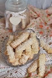 Reteta de salam de biscuiti imi aduce aminte mereu de copilarie. Biscuiti Spritati Cu Untura Caietul Cu Retete