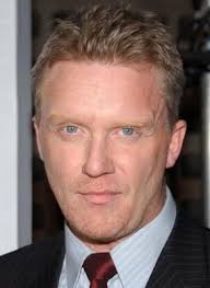 ANTHONY MICHAEL HALL: embriagado de fama y otras sustancias