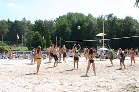 Bewonder het rijke cultuurhistorisch verleden, beleef de natuur op het water. 7 Locaties Om Deze Zomer Te Stranden In Limburg Flashmagazine Be