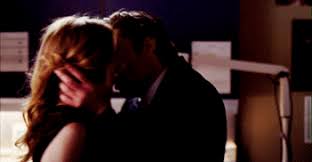 6 Kissing Moves Guaranteed To Make A Woman Melt Into A Puddle Greys Anatomy Season Finale Greys Anatomy Fanfiction Greys Anatomy