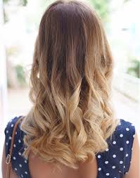 Des nuances chaudes pour flatter son teint. Idee Coiffure Balayage Sur Cheveux Chatain Coiffure Femme Aux Cheveux Longs Avec Boucles Sur Madame Tn Magazine Feminin Numero 1 Mode Beaute Shopping Lifestyle