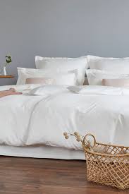 Premium Bio Bettwasche Aus Feinsatin Edel Mit Stehsaum Am Kopfkissen In Weiss Bettwasche Weisse Bettwasche Bett