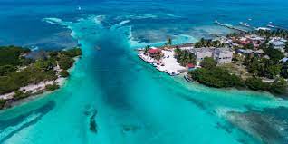 Belize i/bəˈliːz/ ( formerly britishhonduras ) is a constitutionalmonarchy and the northernmost country in centralamerica. Caye Caulker Inselparadies In Belize