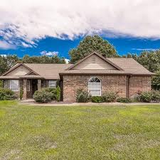 Cape Fair Home For Sale Nestled In A Quaint Subdivision Just Minutes From Branson West And Even Closer To Table Ro Table Rock Lake Quaint