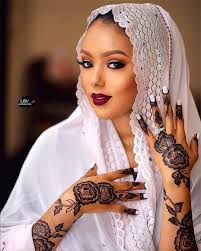 Official Xclusive People On Instagram For The Love Of Beauty And Henna Makeup Lbvmakeovers Bride Lerl Somali Wedding Wedding Henna Designs Fashion Makeup