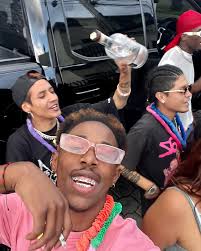 NEGRALEÑA” YA disponible en todas las plataformas digitales Para mi es un  inmenso honor poder presentarles a ustedes una canción a nivel nacional.  Una colaboración que se trabajó muchísimo y una de