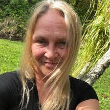 Tina Veltri's Instagram, Twitter & Facebook