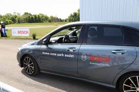 Első hátsó parkolássegitő, ülés fűtés, üveg tető. A Bosch Technikajaval Mindenki Konnyeden Parkolhat Autoszektor