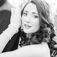 Carmen Jansen's Instagram, Twitter & Facebook