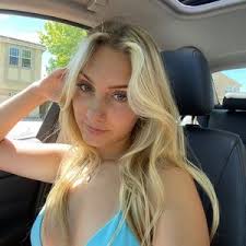 Amelia Wolfson (@ameliiaanne)