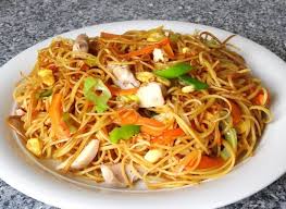 Chinesisch Gebratene Nudeln Mit Huhnchenfleisch Ei Und Gemuse Von Yasiliciousde Chefkoch Essensrezepte Rezepte Gebratene Nudeln