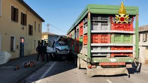 Un ponte sulla strada statale 45, in alta valtrebbia nel piacentino, è crollato oggi intorno alle 15. Schianto Notizie Su Padovaoggi