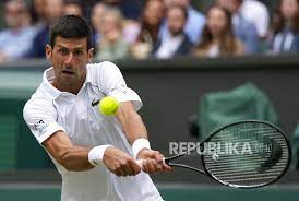 Fucsovics won the first set, but when djokovic pulled even, fucsovics responded by putting up another win. Uqb0a5cnerhjm