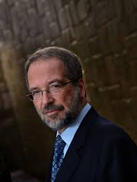 Não é mais no grito que se lidera