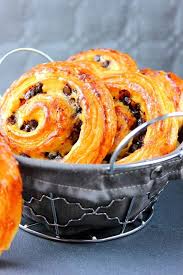 Escargots A La Creme Et Pepites De Chocolat Viennoiseries Pate A Danish Les Gourmandises De Amela Recettes De Cuisine Cuisine Viennoiserie